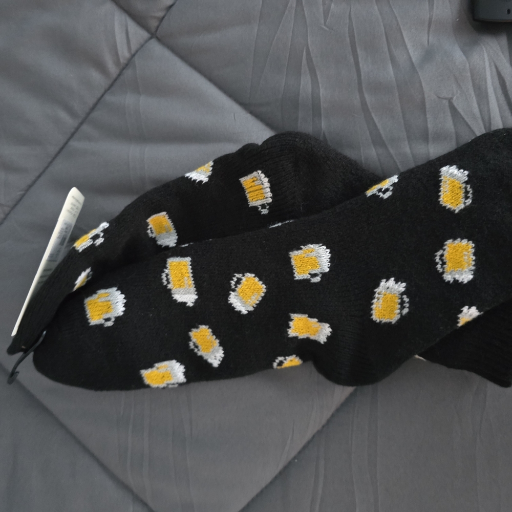Black and Yellow Beer Mug Pattern Socks